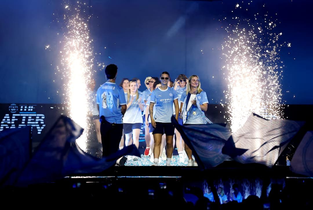 Champions Manchester City Begin WSL Title Defence at Home to Birmingham City Manchester City Women celebrate with the Women’s Super League trophy
