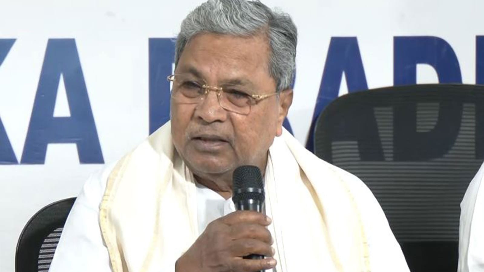 Siddaramaiah Slams Pralhad Joshi’s Appointment as Education Minister, Says ‘Kannadigas Ashamed’ Siddaramaiah criticises Pralhad Joshi appointment as Union Education Minister