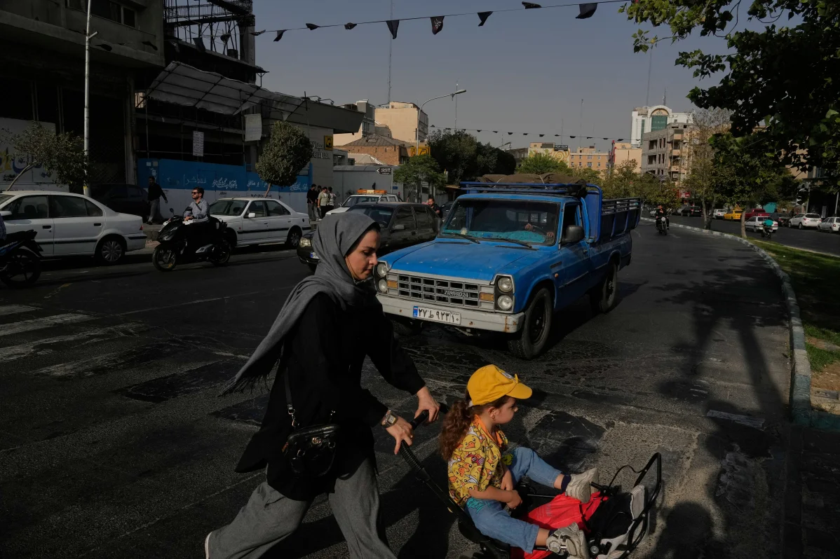 Yemen’s Houthis targeted Saudi Arabia with missiles and drones after Hodeida strikes, escalating Red Sea tensions and raising global shipping concerns.