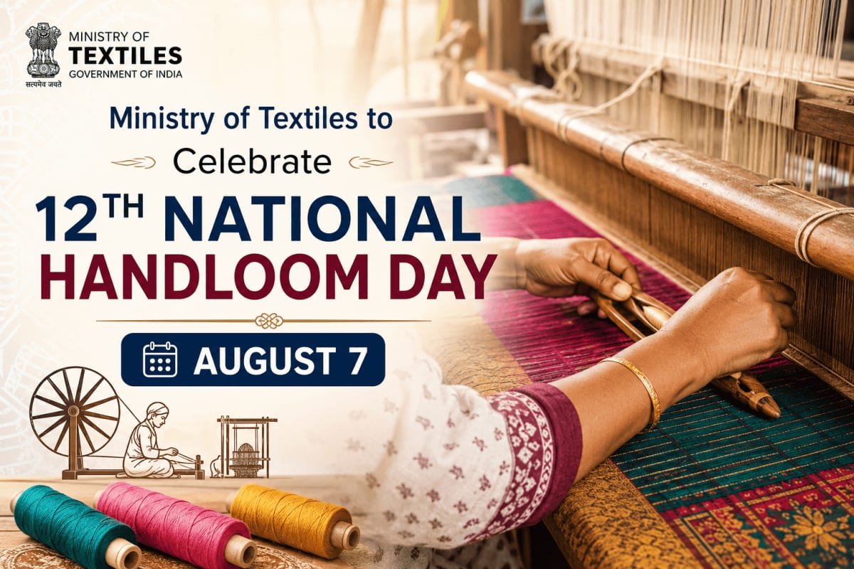National Handloom Day 2026: President Droupadi Murmu to Attend 12th National Celebration on August 7 President Droupadi Murmu and handloom weavers during the National Handloom Day 2026 celebration in New Delhi.