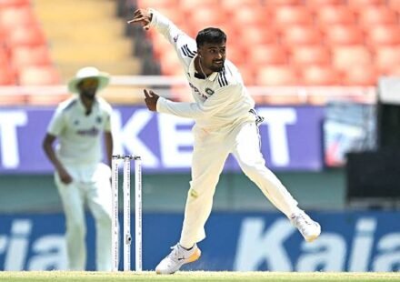Manav Suthar bowling for Warwickshire in County Championship cricket