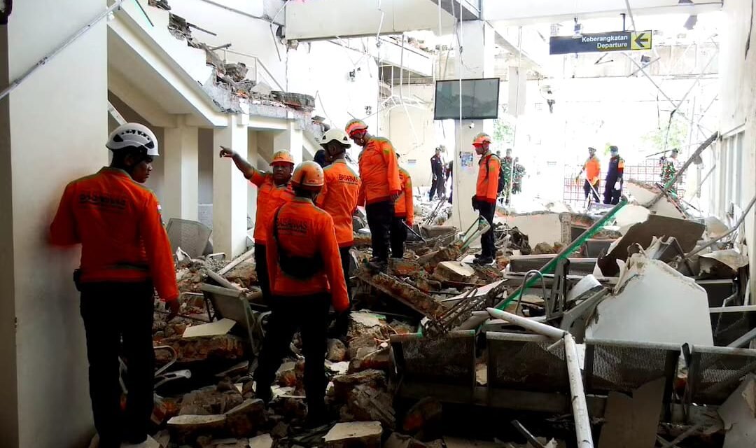 Indonesia earthquake magnitude 7.7 causes deaths and building damage in East Nusa Tenggara