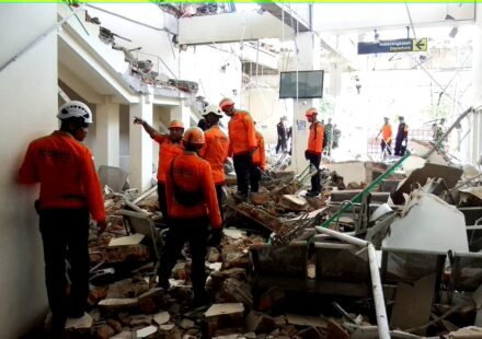 Indonesia earthquake magnitude 7.7 causes deaths and building damage in East Nusa Tenggara