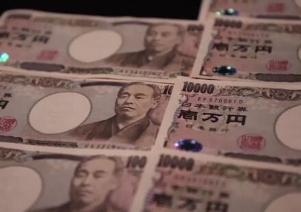 Japanese yen notes as Japan and the United States confirm coordinated currency market intervention.