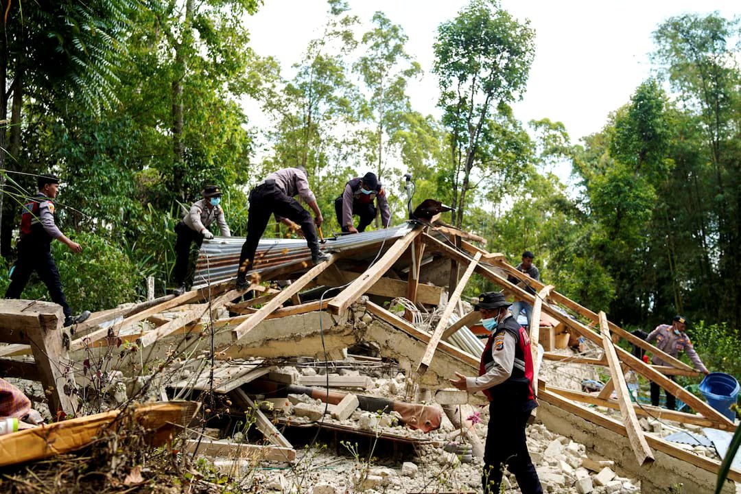 Indonesia Earthquake Kills 51, Forces 5,000 to Evacuate Indonesia earthquake kills 51 and forces thousands to evacuate