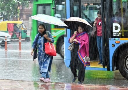 Heavy rain and waterlogging in Delhi during monsoon
