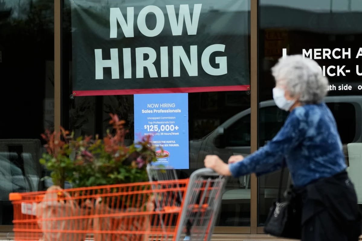 Job seekers attend a career fair in Dallas as the US July 2026 jobs report shows payroll losses and a 4.1% unemployment rate.