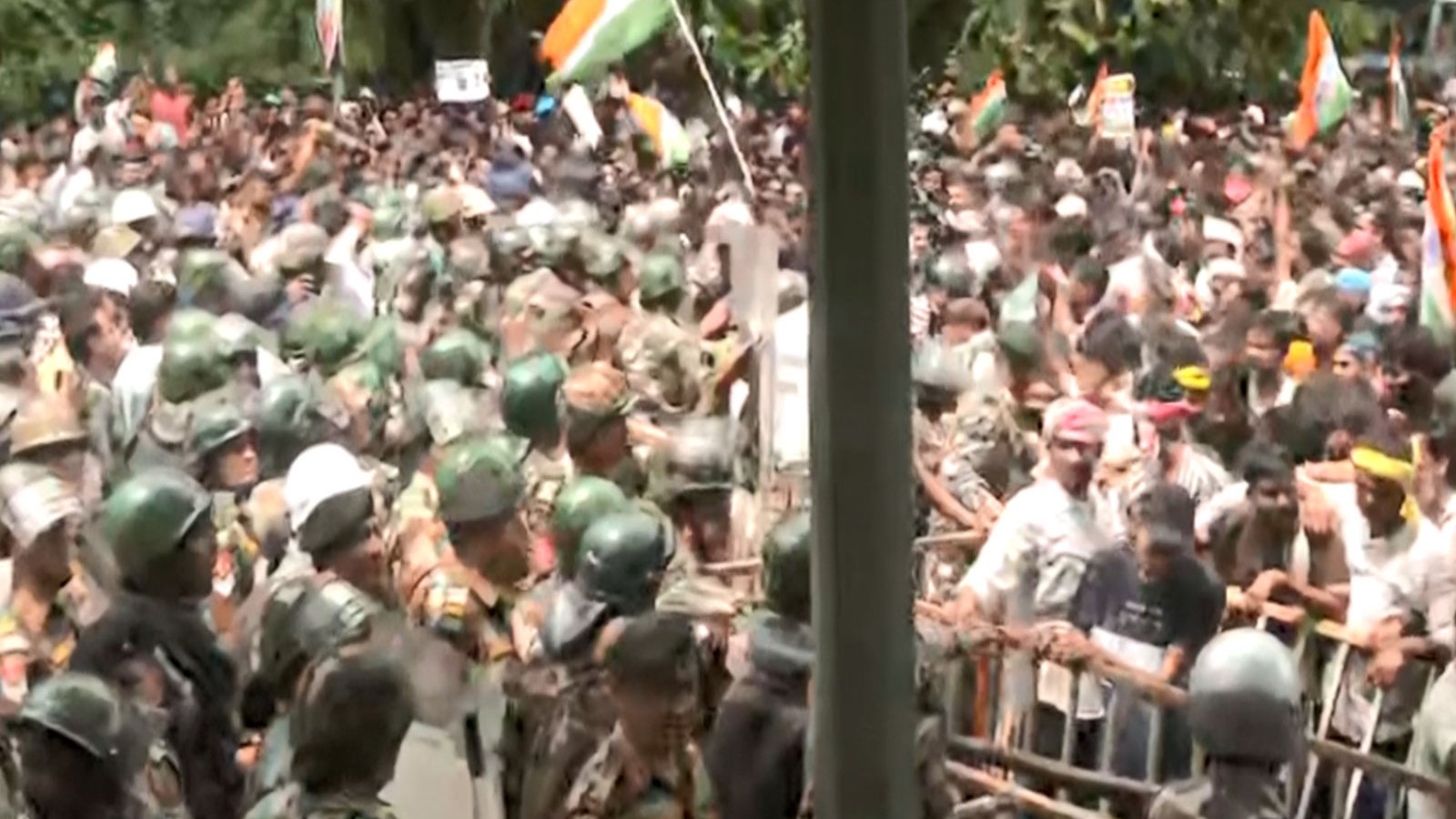Jharkhand Protest Turns Tense as Police Use Lathi Charge, Water Cannons Jharkhand Police lathi charge during JPSC JSSC protest in Ranchi