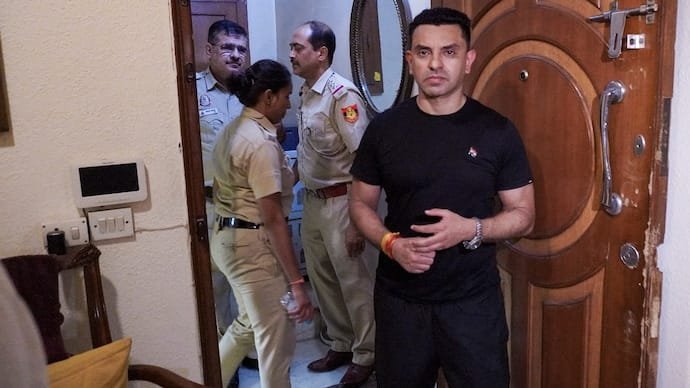 Tehseen Poonawalla House Arrest Over E20 Protest Tehseen Poonawalla offers sugarcane juice to police during E20 protest detention