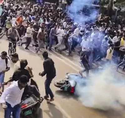 Why Jharkhand Students Are Protesting: CGL Cancellation, CBI Probe Demands Jharkhand students protest near Vidhan Sabha in Ranchi over JPSC and JSSC exam irregularities