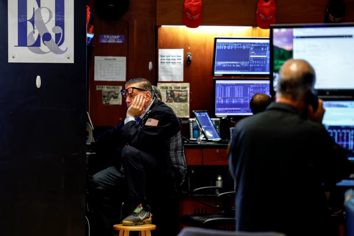 Traders work on the floor of the New York Stock Exchange during mixed trading on August 6, 2026.