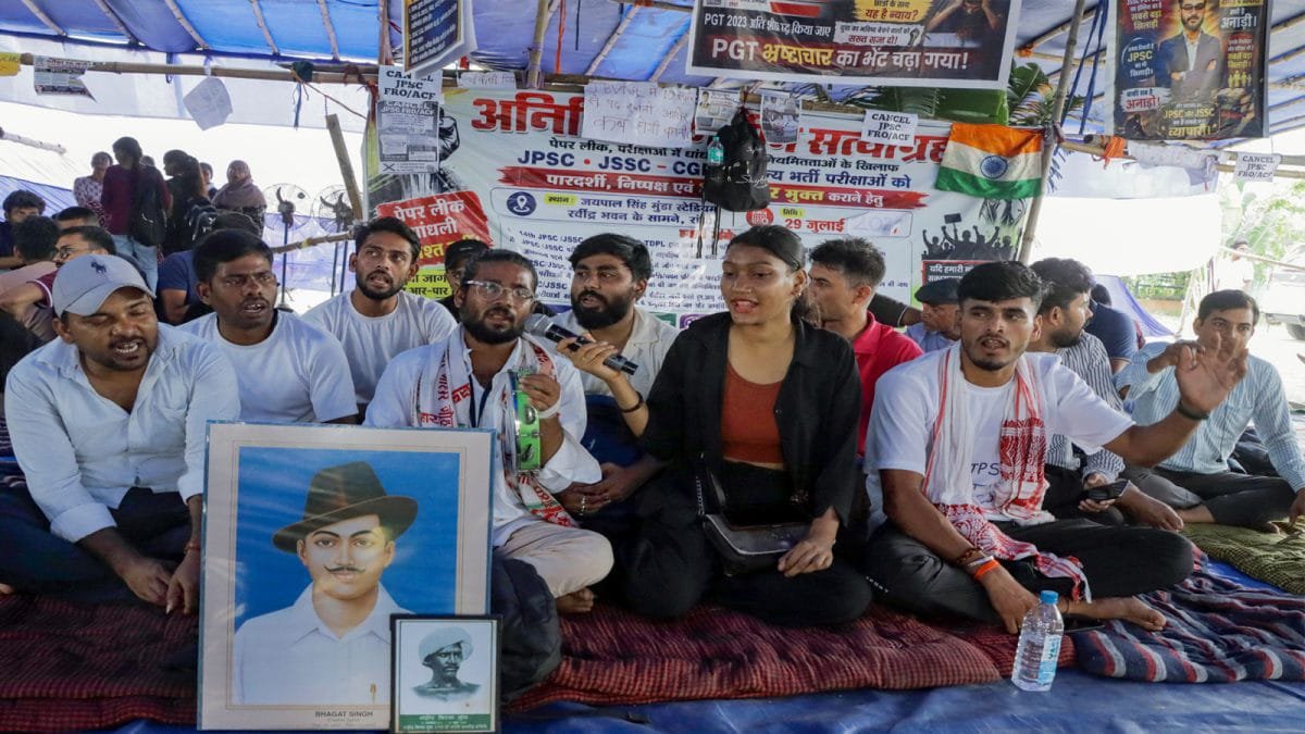 Jharkhand Students Refuse to End Stir, Plan Tiranga Yatra on August 15 Jharkhand students protest demanding CBI probe and JSSC CGL cancellation