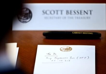 US Treasury Secretary Scott Bessent attends a Cabinet meeting at Camp David with a notepad referencing a possible Japanese yen purchase.