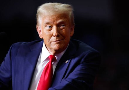 Donald Trump discusses tougher economic pressure and sanctions against Iran
