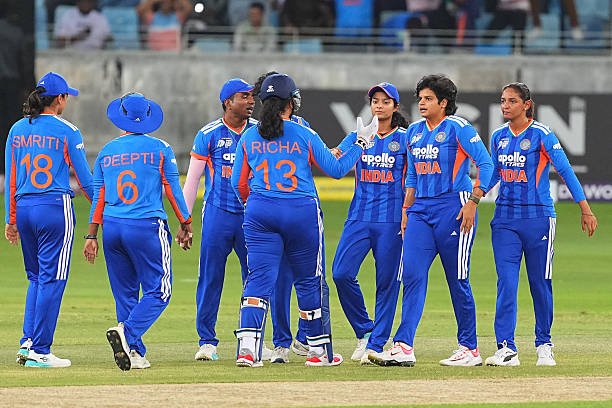 India vs Pakistan Women 2026 मैच में श्री चरणी और प्रेमा रावत की शानदार गेंदबाजी